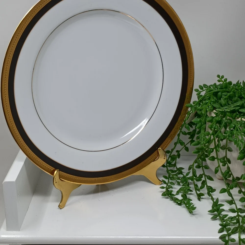 10 Strawberry Street, Sahara Black Porcelain 10.5inch Dinner Plate.